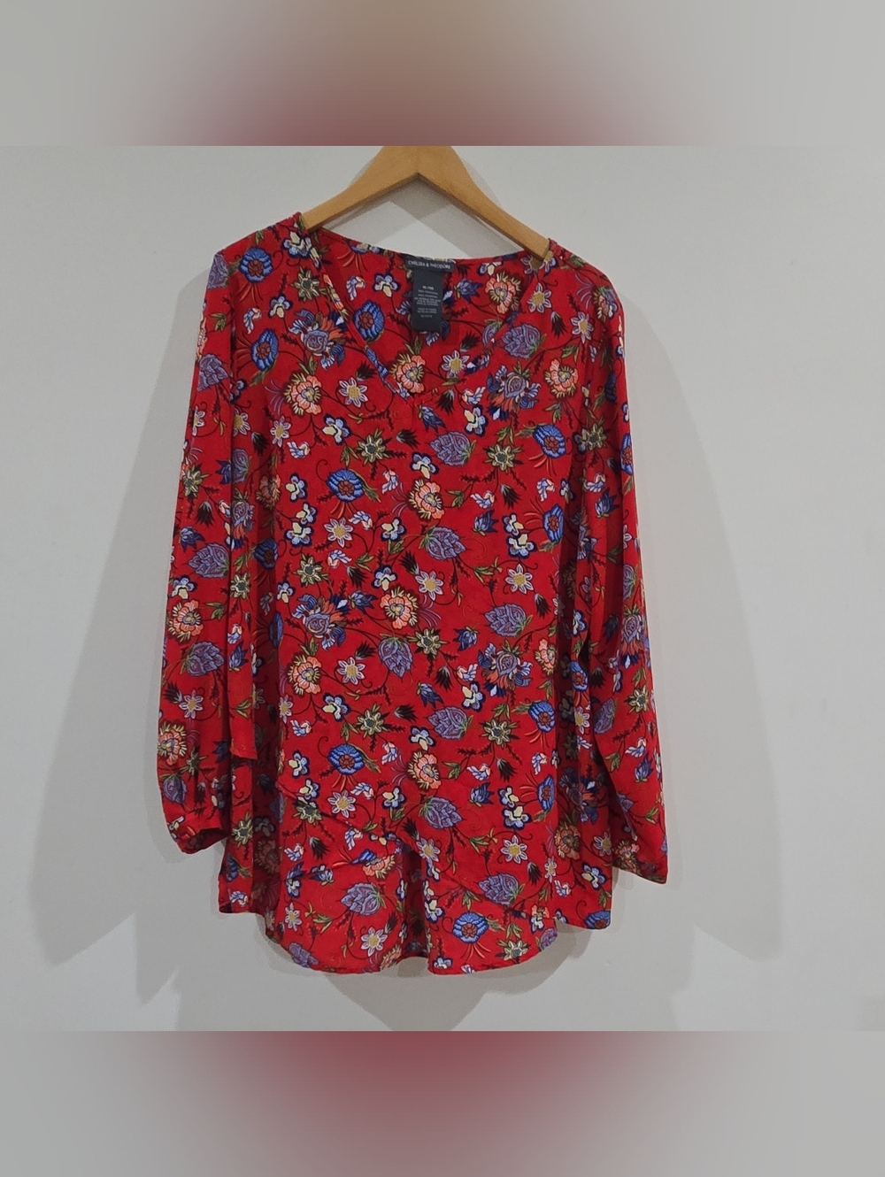 Red Floral  Womens Blouse XL  V-Neck Long Sleeve Polyester Chelsea & Theodore
